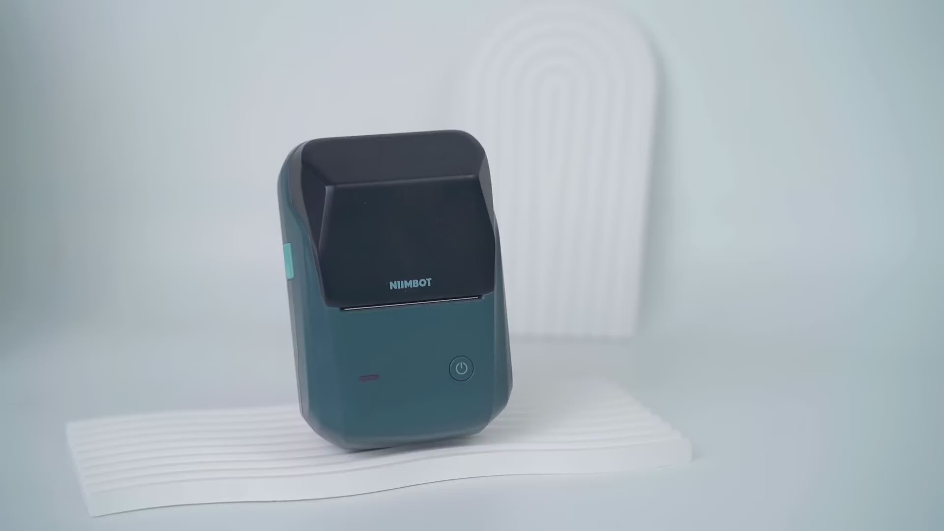 Load video: B1 Labelprinter - Space Blue